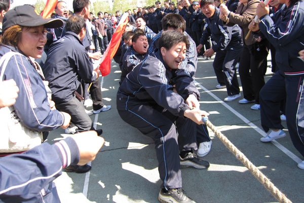 我公司參加市“榕盛杯”職工拔河比賽